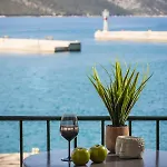 Cavaliere Seafront House - Klio *